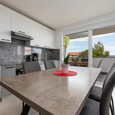 1 Bedroom Amazing In Bibinje